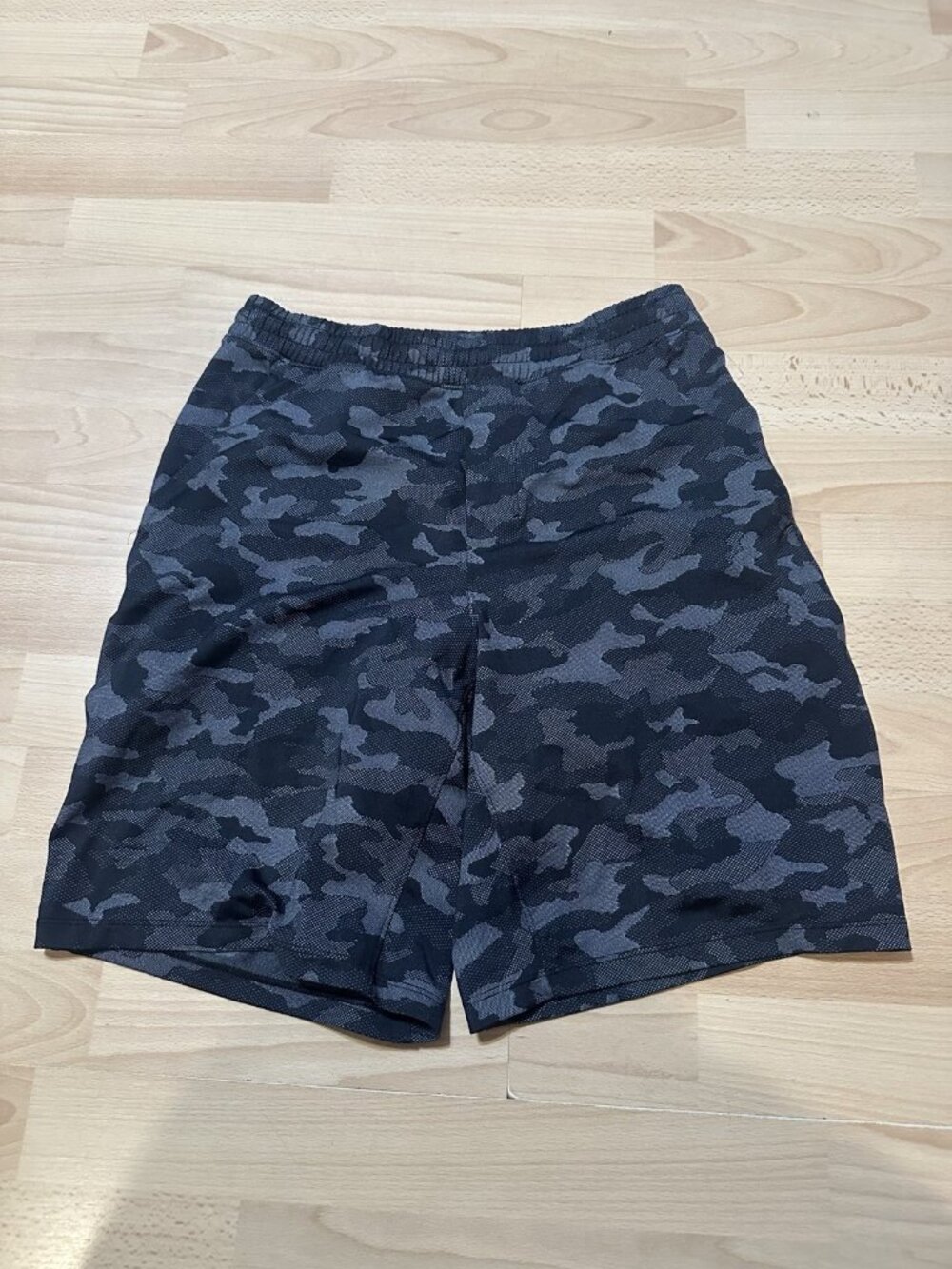 Lululemon Pace Breaker Shorts Mens S Gray Camo Linerless 7" Inseam LM7ANES